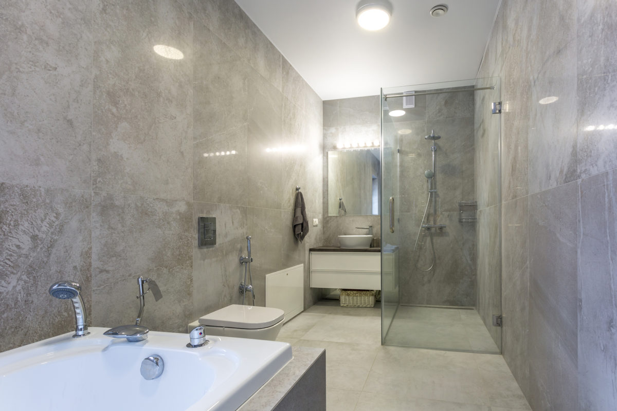 4 brilliant tub/shower cleaning hacks