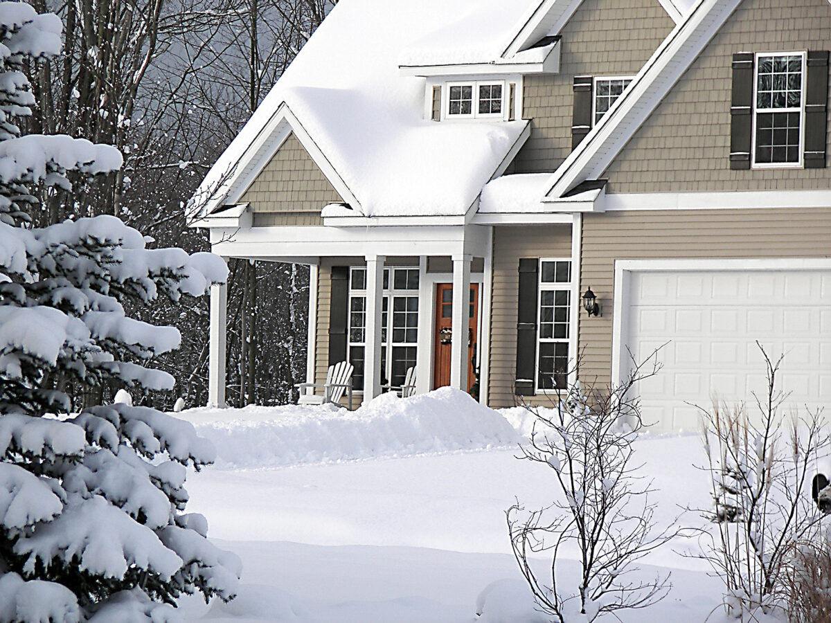 The Pros and Cons of Selling Your Home in the Winter